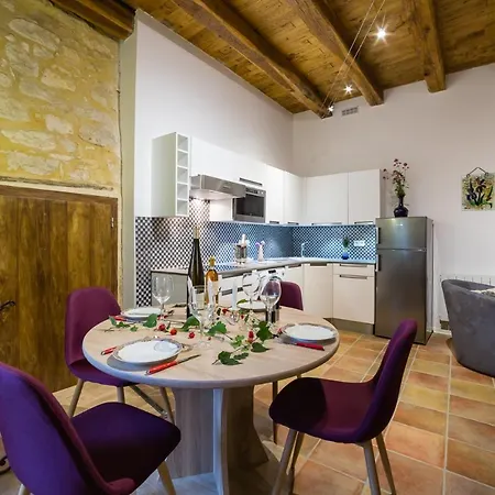 Holiday home Au Coeur De Beynac, Maison De Caractere Avec Jardin Terrasse Beynac-et-Cazenac