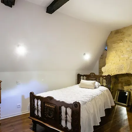 Casa de Férias La Tour Alienor, Maison De Caractere Du Xiveme Siecle *