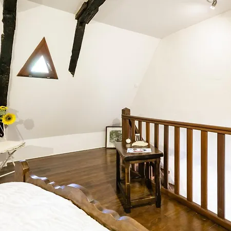 Au Cœur Du Village, Originale Maison De Charme Du Xiveme Siècle Hébergement de vacances Beynac-et-Cazenac